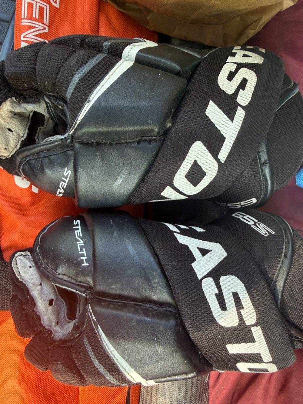 Easton Black and White Stealth Ice Hockey Gloves Men’s Used Large